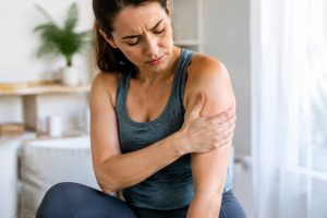 Carence en vitamine B9 et douleurs musculaires : quel lien ?